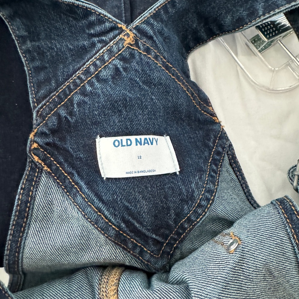 Old navy women’s overalls - Picture 3 of 4
